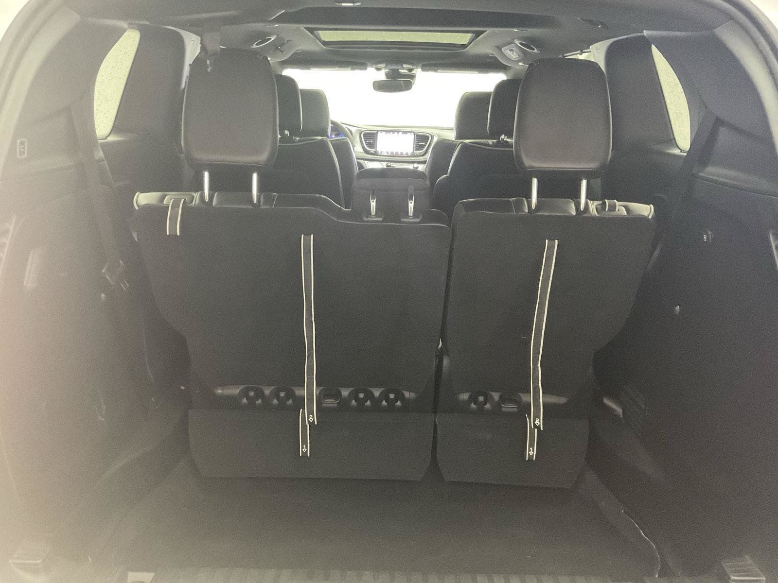 Used 2025 Chrysler Pacifica Limited FWD image 28