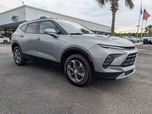 Used 2024 Chevrolet Blazer LT w/ Convenience Package FWD image 3