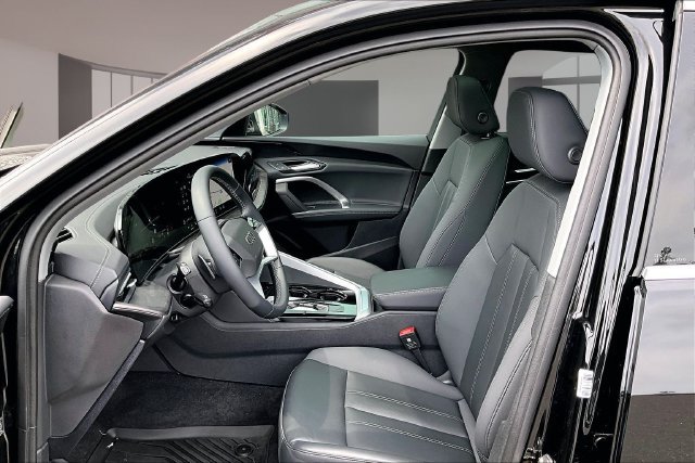 Used 2025 Audi Q5 Premium w/ Convenience Package AWD/4WD image 21