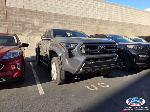Used 2025 Toyota Tacoma SR5 AWD/4WD image 1