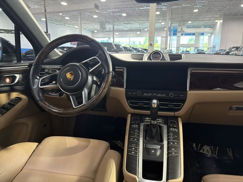 Used 2021 Porsche Macan AWD/4WD image 23