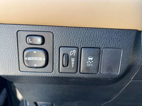 Used 2014 Toyota RAV4 Limited FWD image 16