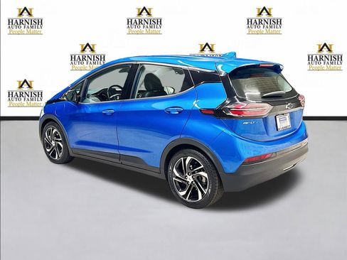 Used 2023 Chevrolet Bolt LT w/ Infotainment Package FWD image 9