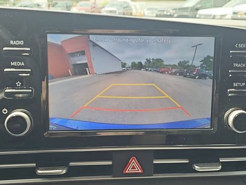 Used 2022 Hyundai Elantra SEL w/ Convenience + Premium Package FWD image 16