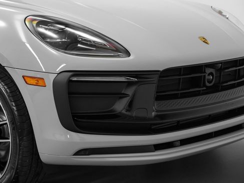 New 2026 Porsche Macan image 18