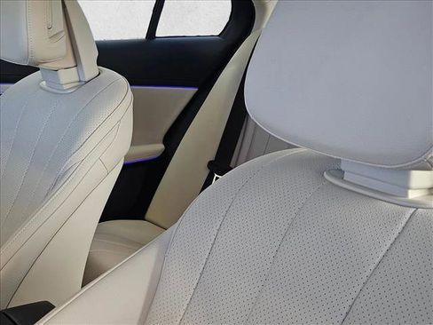 Used 2025 Mercedes-Benz E 350 4MATIC Sedan image 9