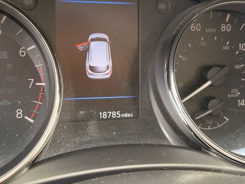 Used 2020 Nissan Rogue Sport SV FWD image 9