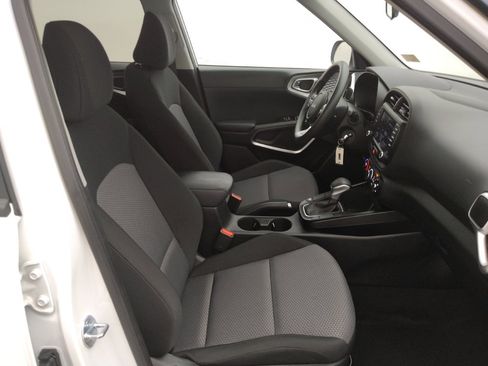Used 2025 Kia Soul LX w/ LX Technology Package FWD image 21