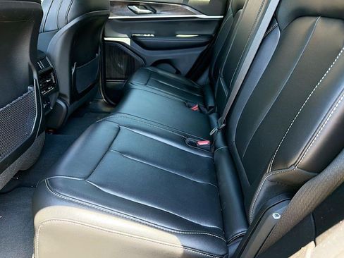 Used 2025 Jeep Grand Cherokee Limited AWD/4WD image 31