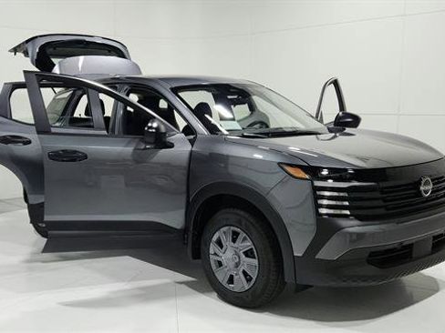 Used 2025 Nissan Kicks S image 10