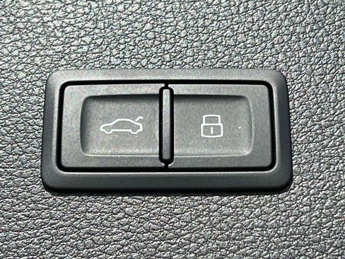 Used 2025 Audi Q5 2.0T Premium w/ Convenience Plus Package image 19