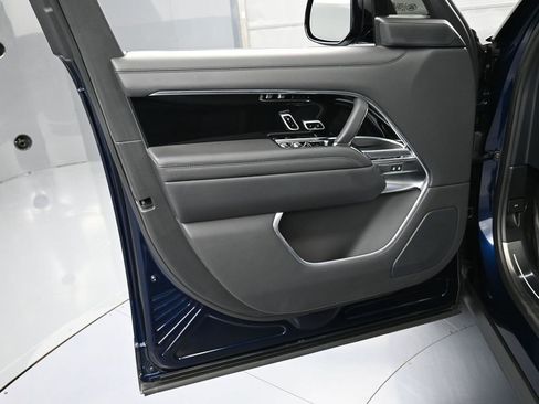 Used 2023 Land Rover Range Rover SE image 16