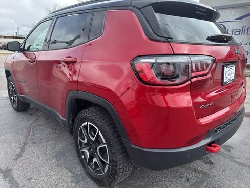 Used 2025 Jeep Compass Trailhawk AWD/4WD image 5