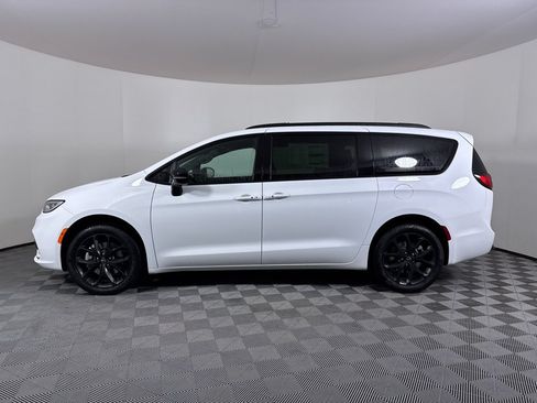 New 2026 Chrysler Pacifica Select w/ S Appearance Package AWD/4WD image 15