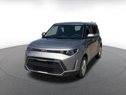 Used 2025 Kia Soul LX w/ LX Technology Package FWD image 6