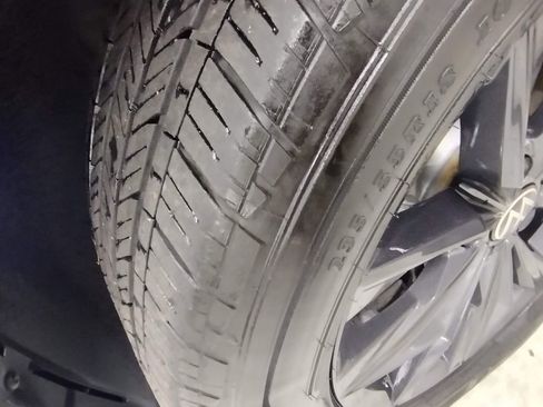 Certified 2024 Volkswagen Tiguan SE image 7