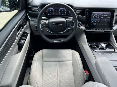 Used 2024 Jeep Wagoneer Series II w/ Flexible Seating Group image 15