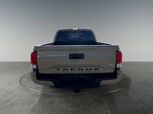 Used 2016 Toyota Tacoma TRD Off-Road AWD/4WD image 9