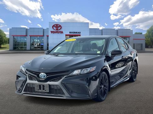 Certified 2022 Toyota Camry SE w/ Convenience Package image 1