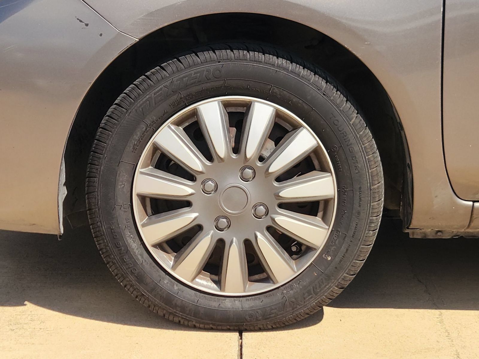 Used 2014 Nissan Versa SV FWD image 11