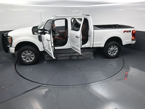 Used 2022 Ford F250 Platinum w/ FX4 Off-Road Package AWD/4WD image 27