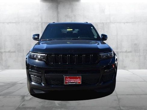 Used 2024 Jeep Grand Cherokee L Laredo image 4