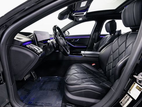 Used 2023 Mercedes-Benz Maybach S 680 4MATIC w/ Manufaktur Leather Package image 8