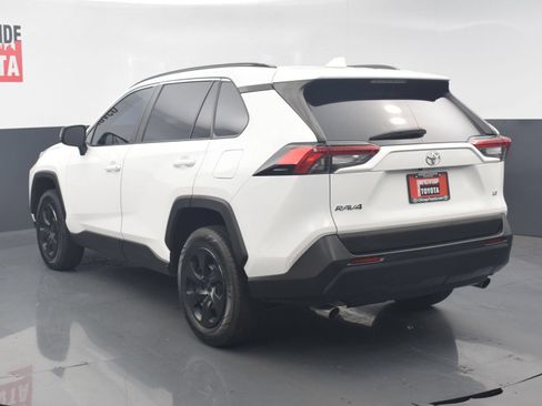 Used 2021 Toyota RAV4 LE FWD image 3