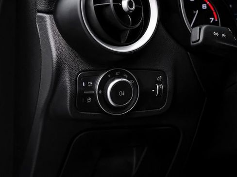 Used 2019 Alfa Romeo Stelvio w/ Nero Edizione RWD image 32