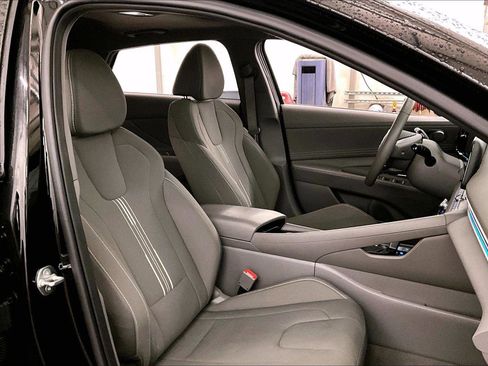 Used 2024 Hyundai Elantra SEL w/ Convenience Package image 7