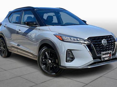 Used 2021 Nissan Kicks SR w/ SR Premium Package image 3