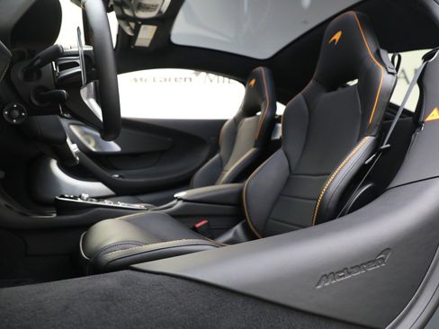 Used 2023 McLaren GT RWD image 24