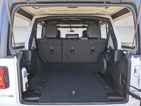 Used 2022 Jeep Wrangler Unlimited Sahara w/ Cold Weather Group AWD/4WD image 6