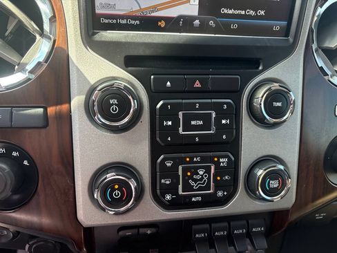 Used 2016 Ford F350 Lariat w/ Lariat Ultimate Package AWD/4WD image 19