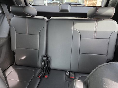 Used 2022 Chevrolet Traverse RS image 16