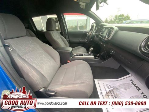 Used 2017 Toyota Tacoma TRD Sport AWD/4WD image 14
