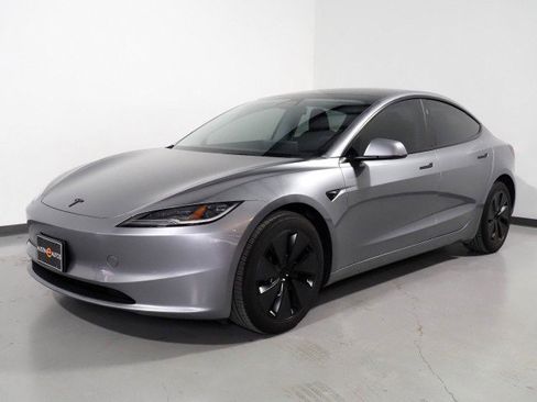 Used 2025 Tesla Model 3 Long Range image 11