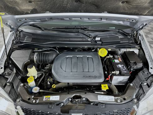 Used 2020 Dodge Grand Caravan SE w/ UConnect Hands-Free Group image 32