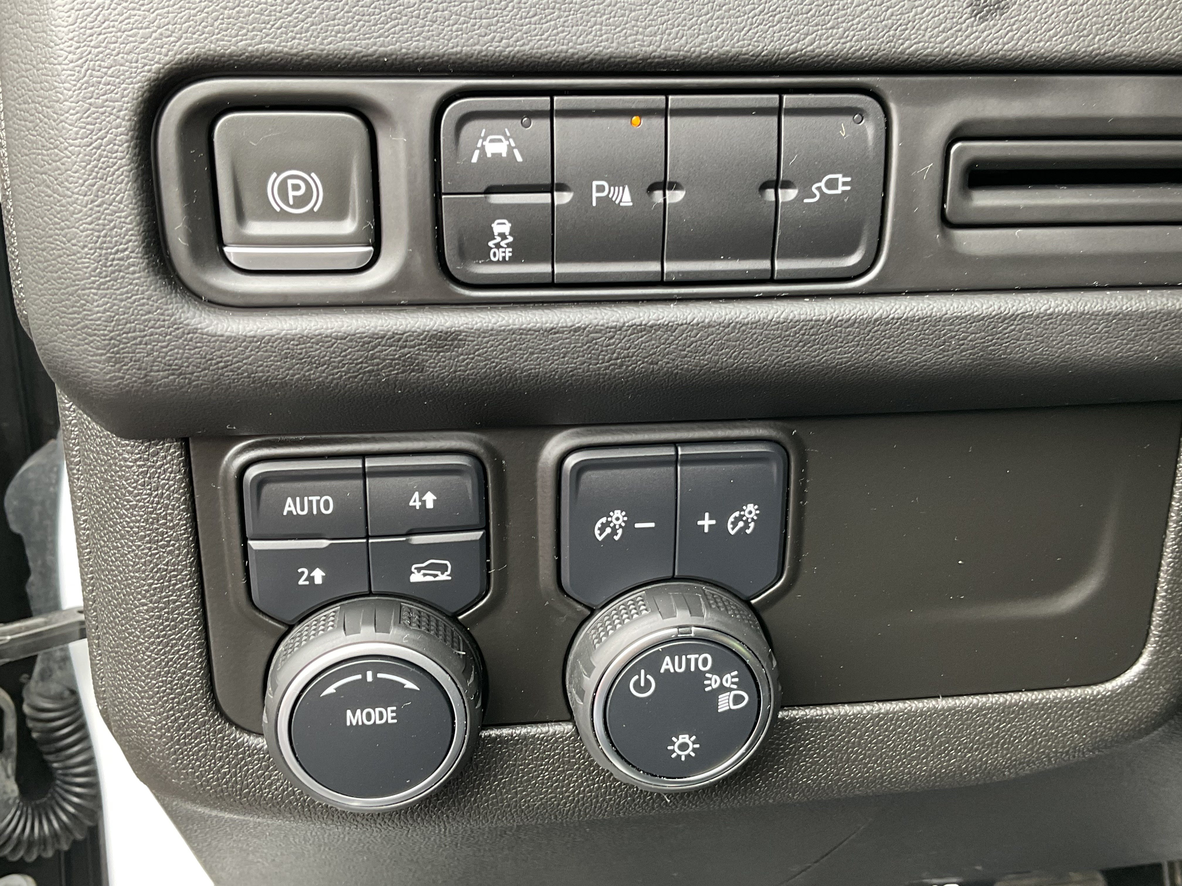 Used 2022 Chevrolet Suburban LS AWD/4WD image 25
