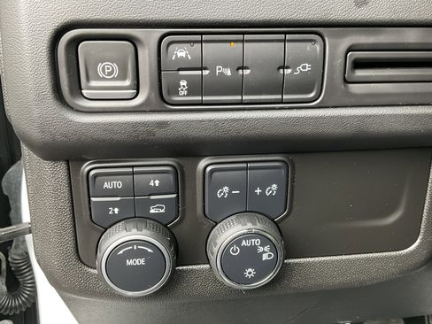 Used 2022 Chevrolet Suburban LS AWD/4WD image 25