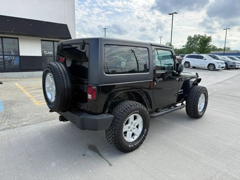 Used 2018 Jeep Wrangler Sport AWD/4WD image 14
