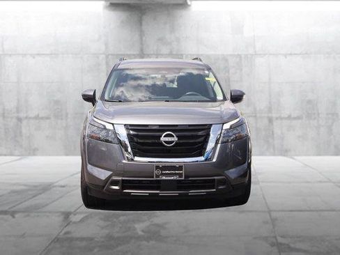 Used 2024 Nissan Pathfinder SV w/ Lighting Package (N92) FWD image 4