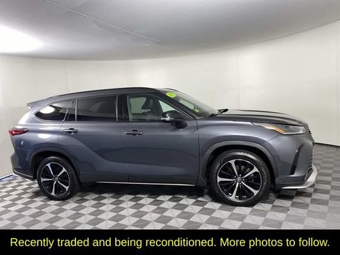 Used 2021 Toyota Highlander XSE AWD/4WD image 10