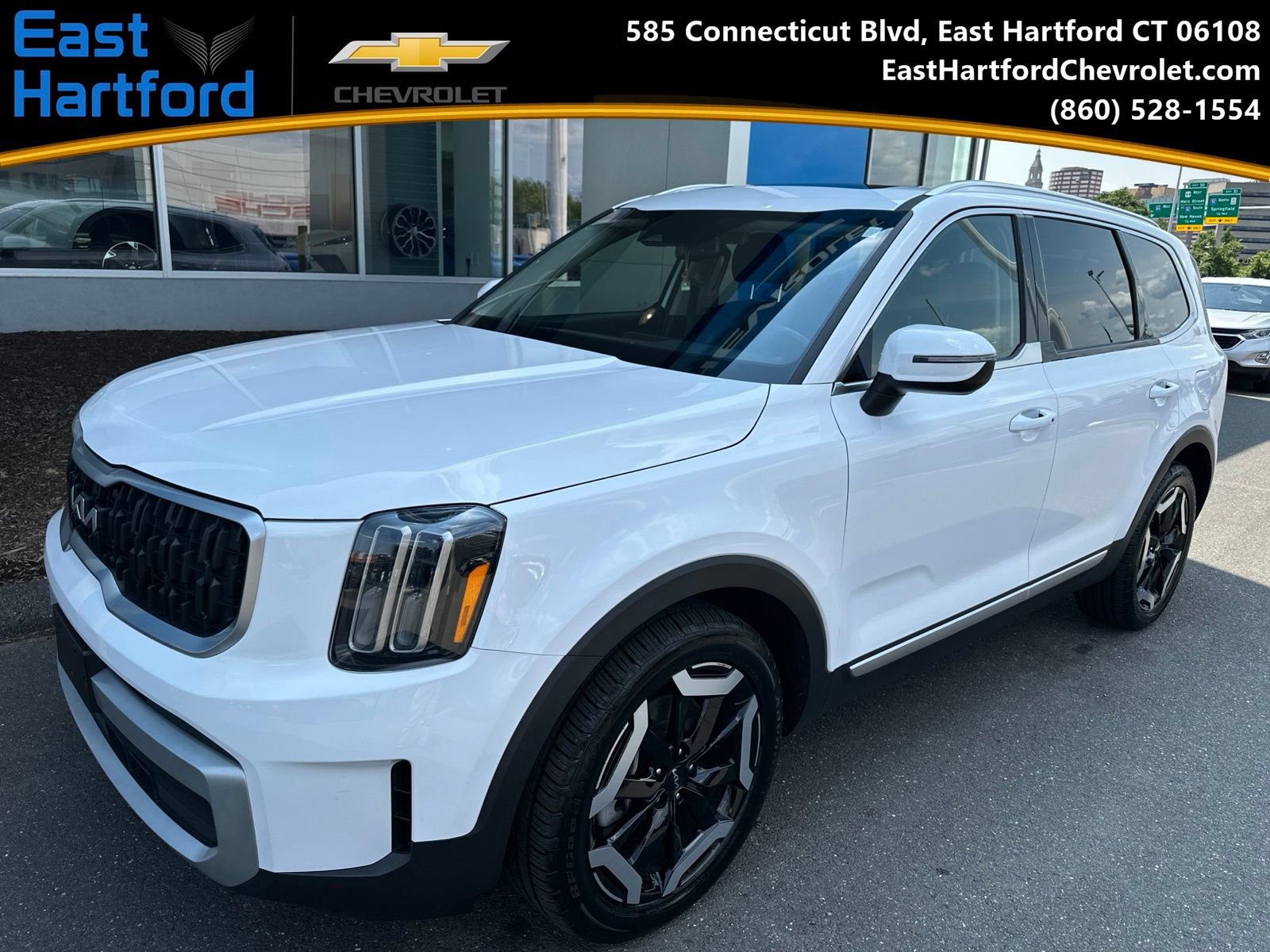 Used 2024 Kia Telluride EX w/ EX Captain's Chair Package AWD/4WD image 1