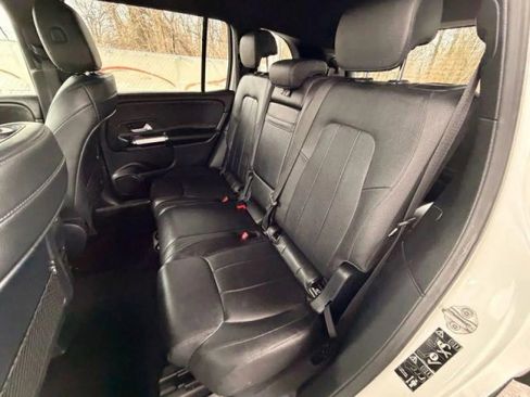 Used 2021 Mercedes-Benz GLB 250 4MATIC image 17