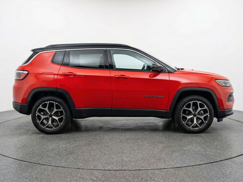 Used 2025 Jeep Compass Limited image 11