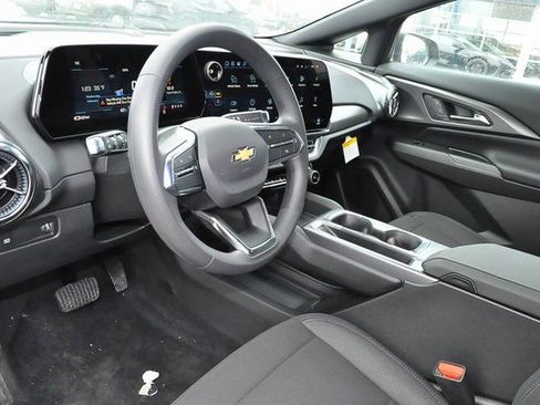 New 2026 Chevrolet Equinox EV LT image 7