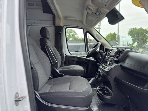 Used 2025 RAM ProMaster 2500 w/ Convenience Group FWD image 33
