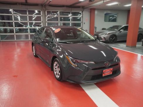Certified 2023 Toyota Corolla LE image 2