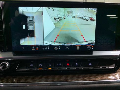 Used 2024 GMC Sierra 1500 Elevation w/ Elevation Premium Package image 5